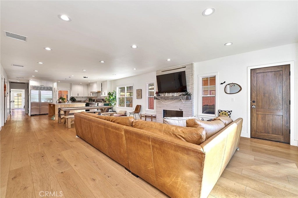529 W Whiting