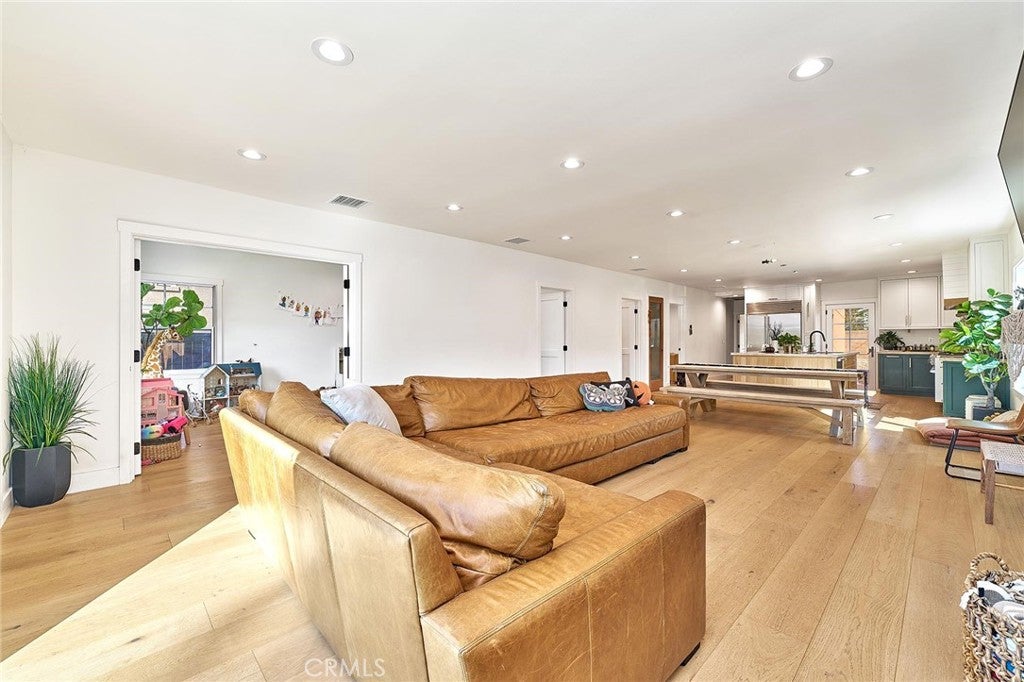 529 W Whiting