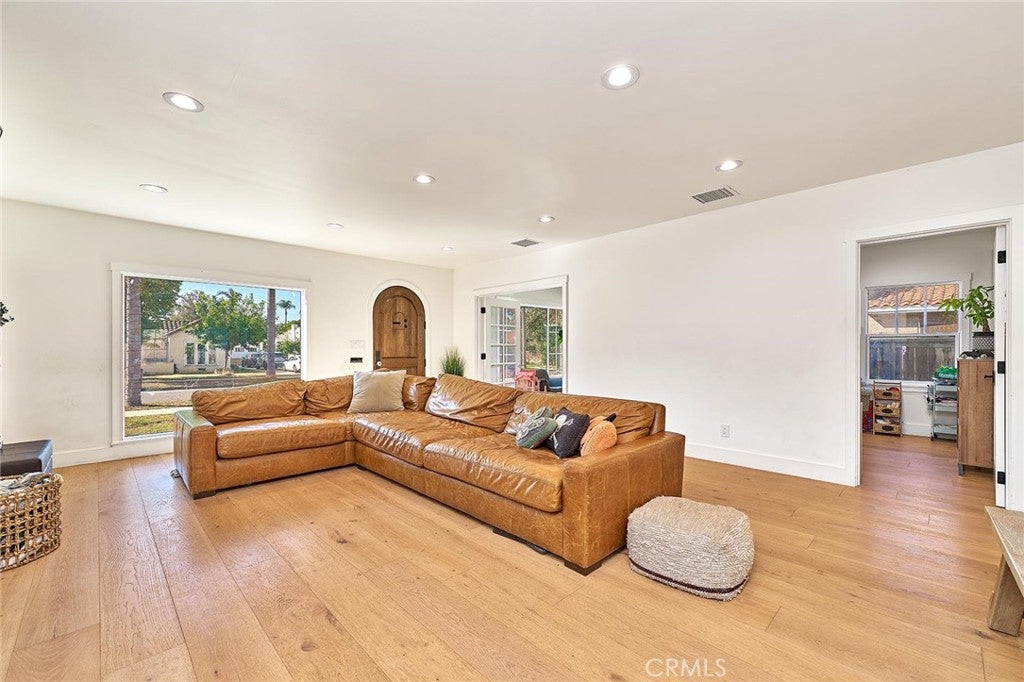 529 W Whiting