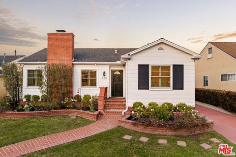 Photo of 7412 Stewart Avenue, Los Angeles, CA 90045 (MLS # 26837007)