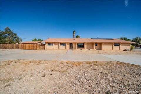 Photo of 18080 Manitou Road, Apple Valley, CA 92307 (MLS # DW25233157)
