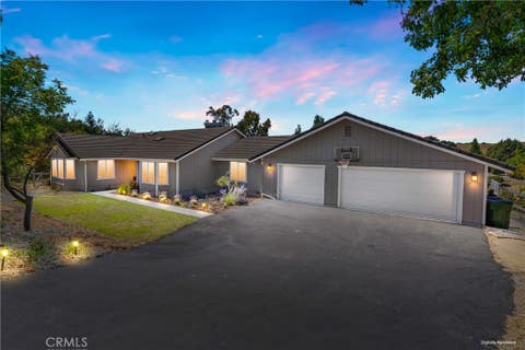 Photo of 164 Helgren Court, Templeton, CA 93465 (MLS # NS26128009)