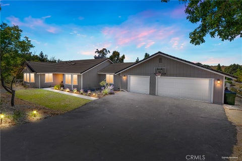 Photo of 164 Helgren Court, Templeton, CA 93465 (MLS # NS26128009)