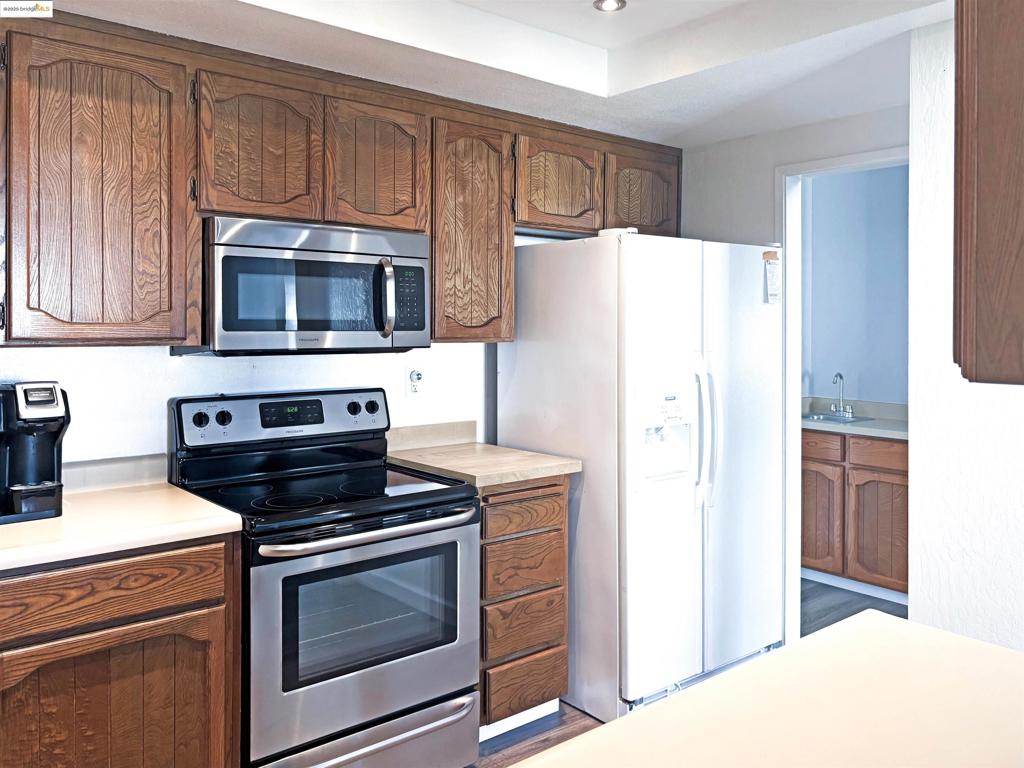 SAND BAY ISLE - Residential
