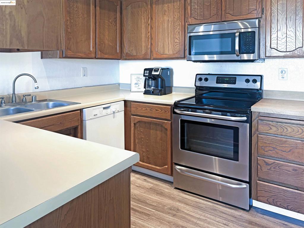 SAND BAY ISLE - Residential