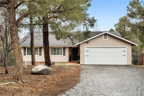 Photo of 1201 Lion Lane Ln, Frazier Park, CA 93225 (MLS # SR25280875)