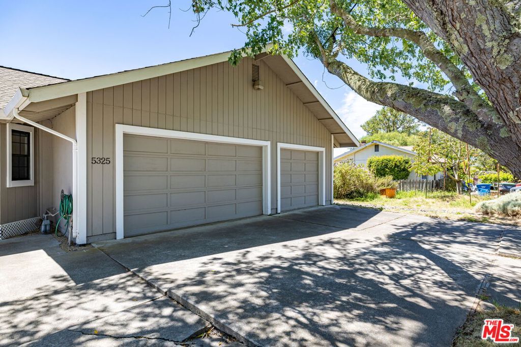5325 Lone Pine Road