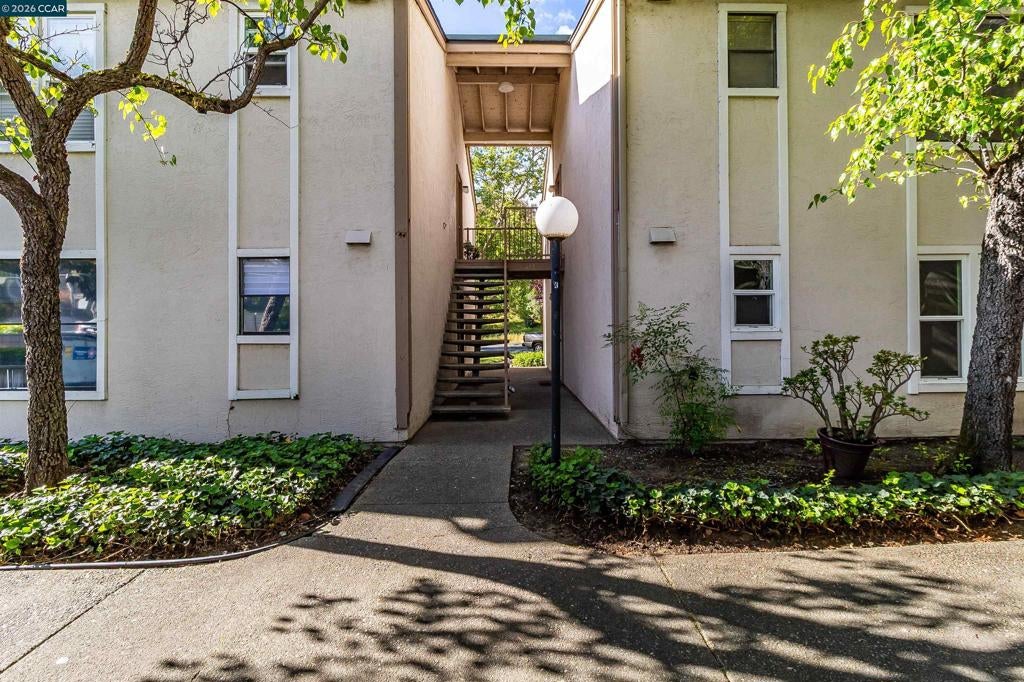 375 Camelback Rd Rd 4, Pleasant Hill CA 94523
