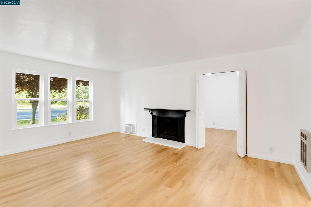 375 Camelback Rd 4