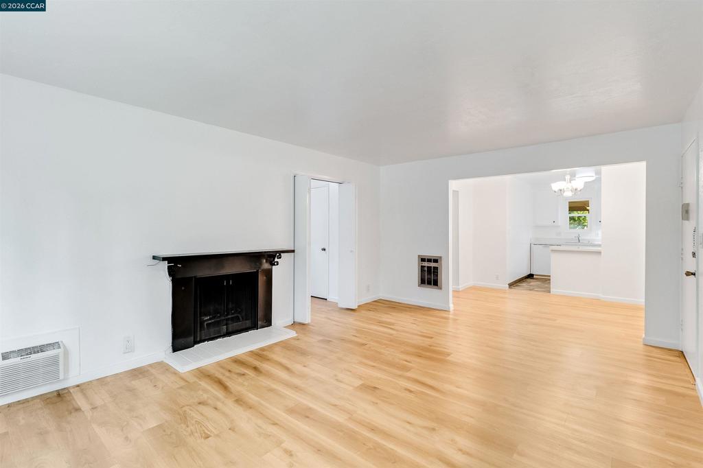 375 Camelback Rd 4