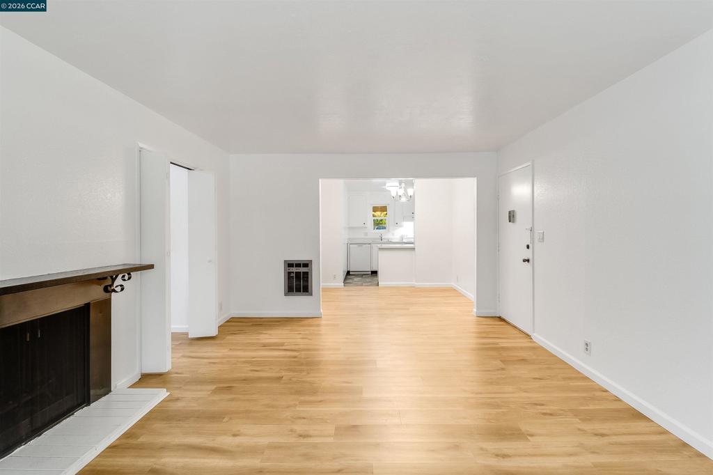 375 Camelback Rd 4