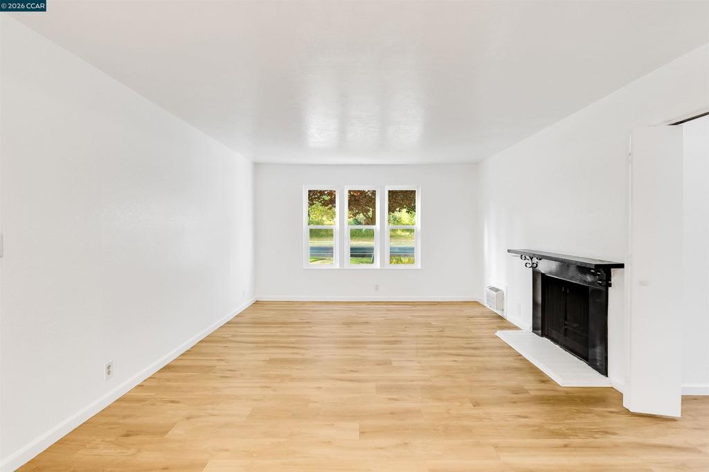 375 Camelback Rd 4