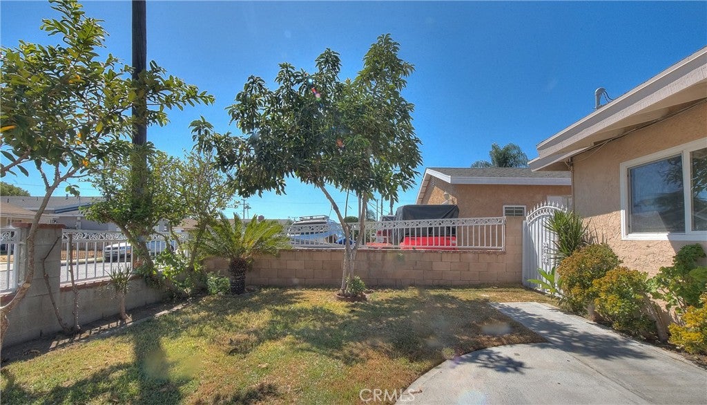 12127 Cedarvale