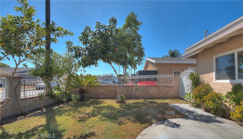 12127 Cedarvale