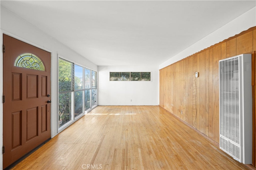 643 E Foothill Boulevard