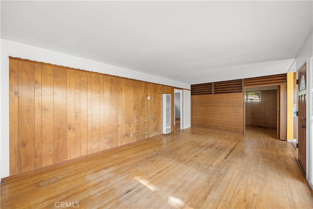 643 E Foothill Boulevard