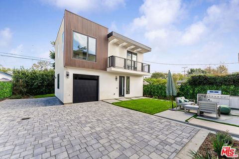 Photo of 3930 Minerva Avenue, Los Angeles, CA 90066 (MLS # 26831963)