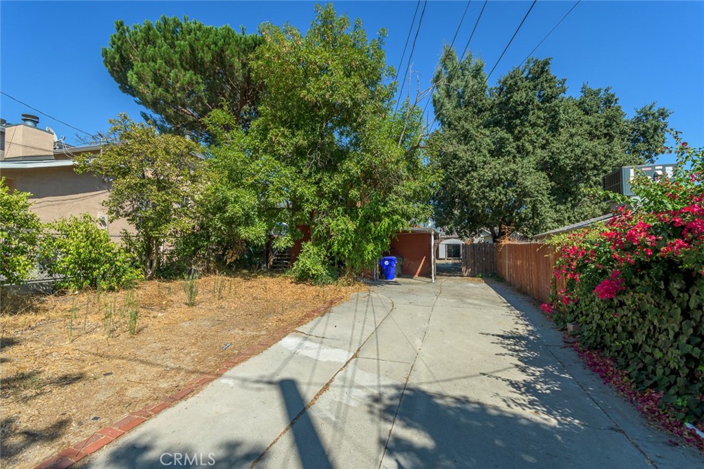 Welcome to 4608 Dyer St, La Crescenta – A Rare RTI Development Opportunity in One of the Area’s Most Coveted Neighborhoods
Don’t miss this exceptional chance to build your dream home in the heart of La Crescenta-Montrose, one of Southern California’s most desirable and scenic communities. Nestled in the foothills of the San Gabriel Mountains, this area is known for its breathtaking views, award-winning schools, and strong sense of community — all just minutes from the vibrant offerings of Los Angeles.
This unique property comes RTI (Ready-To-Issue) with fully approved plans for a modern, elegant single-family home with a pool and a separate ADU, offering the perfect blend of luxury and functionality. Thoughtfully designed, the future residence promises open-concept living, high-end finishes, and seamless indoor-outdoor flow.
Currently, the lot features a legal duplex, presenting immediate income potential. Whether you choose to renovate and lease both units or move forward with the new construction, this property offers unmatched flexibility and value.
?? Key Highlights:
RTI plans for a single-family home + pool + ADU
Located in a top-rated school district
Strong rental income potential with existing duplex
Tranquil, family-friendly neighborhood with mountain views
Close to parks, hiking trails, shops, and restaurants
Renderings reflect the stunning home that can be yours — contact me today for full plans, builder referrals, or to schedule a walkthrough of the existing property.