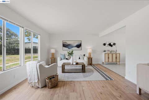 Photo of 27803 Hummingbird Ct CT, Hayward, CA 94545 (MLS # 41142387)