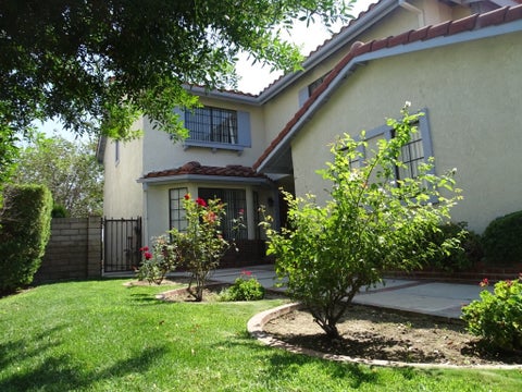 Photo of 19608 Shadow Glen Circle, Northridge, CA 91326 (MLS # SR26168021)
