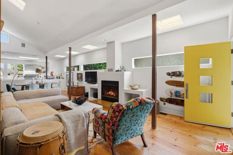 Photo of 2320 Walnut Avenue, Venice, CA 90291 (MLS # 26870199)