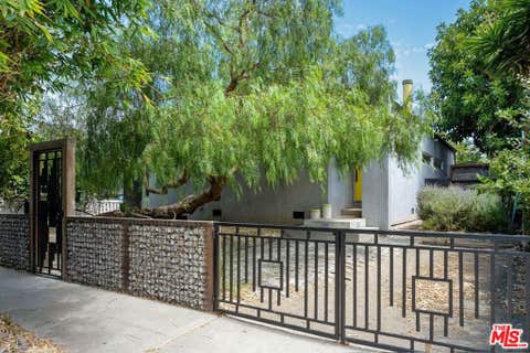 Photo of 2320 Walnut Avenue, Venice, CA 90291 (MLS # 26870199)