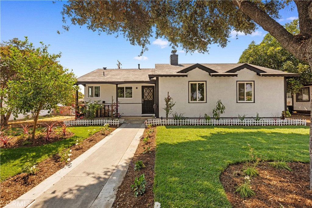 Welcome to a charming and fully upgraded residence offering modern comfort and style. This thoughtfully renovated home features a brand-new roof, new windows, and fresh new flooring throughout, creating a bright and inviting atmosphere.
Step inside to discover a contemporary kitchen equipped with new appliances, complemented by recessed lighting for a sleek, modern touch. The home’s open layout flows effortlessly, making it perfect for both daily living and entertaining.
Enjoy the upgraded front and back yards, designed for low-maintenance beauty and outdoor enjoyment. The spacious enclose patio area offers versatility and easily transforms it into a cozy game room or entertainment space to suit your lifestyle.
Located in a convenient Fullerton neighborhood, this property is close to shopping, dining, schools, and major freeways, ensuring both comfort and accessibility. Don't miss it .