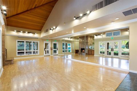 Tiny photo for 38335 Oaktree Loop, Murrieta, CA 92562 (MLS # SW26086562)