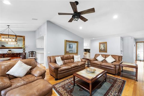 Tiny photo for 38335 Oaktree Loop, Murrieta, CA 92562 (MLS # SW26086562)