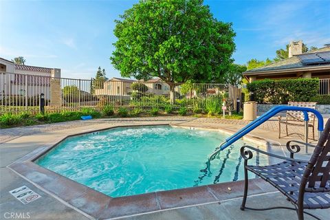 Tiny photo for 38335 Oaktree Loop, Murrieta, CA 92562 (MLS # SW26086562)