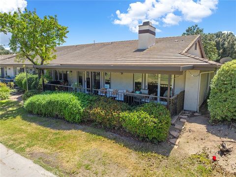 Tiny photo for 38335 Oaktree Loop, Murrieta, CA 92562 (MLS # SW26086562)