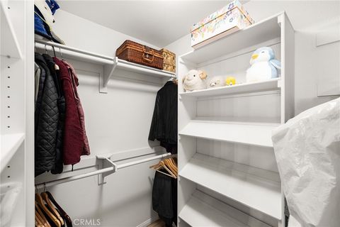 Tiny photo for 38335 Oaktree Loop, Murrieta, CA 92562 (MLS # SW26086562)