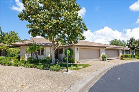 Photo of 38335 Oaktree Loop, Murrieta, CA 92562 (MLS # SW26086562)