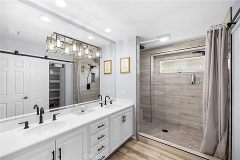 Tiny photo for 38335 Oaktree Loop, Murrieta, CA 92562 (MLS # SW26086562)