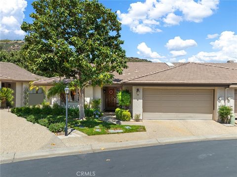 Tiny photo for 38335 Oaktree Loop, Murrieta, CA 92562 (MLS # SW26086562)