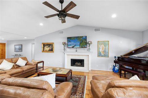 Tiny photo for 38335 Oaktree Loop, Murrieta, CA 92562 (MLS # SW26086562)