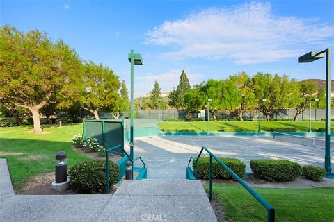 Tiny photo for 38335 Oaktree Loop, Murrieta, CA 92562 (MLS # SW26086562)