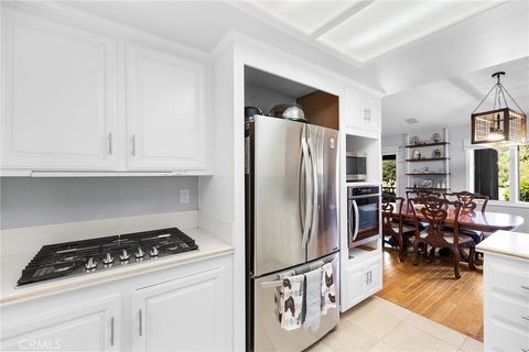 Tiny photo for 38335 Oaktree Loop, Murrieta, CA 92562 (MLS # SW26086562)