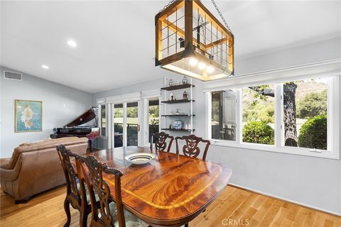 Tiny photo for 38335 Oaktree Loop, Murrieta, CA 92562 (MLS # SW26086562)