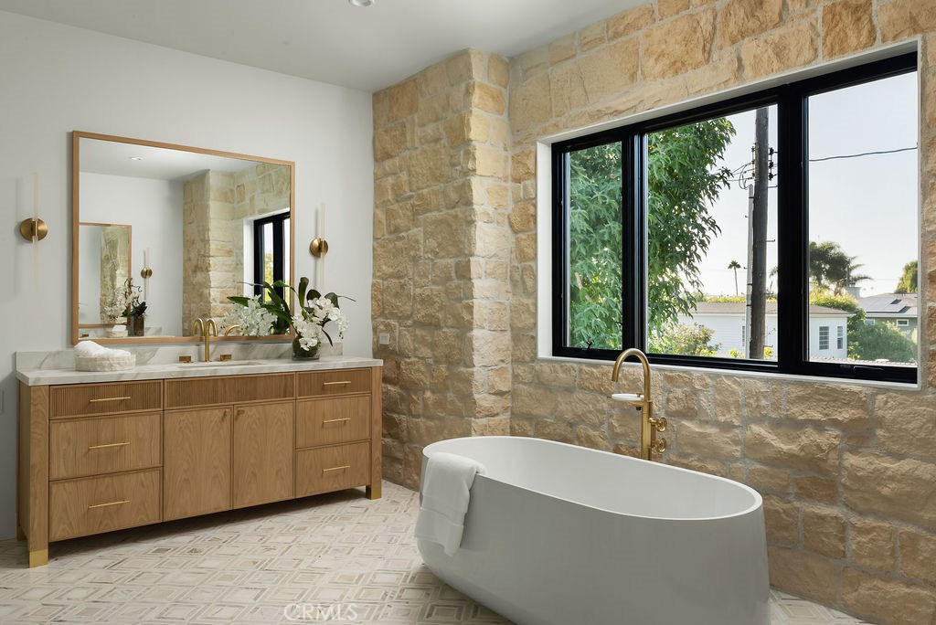 Newport Heights (NEWH) - Residential