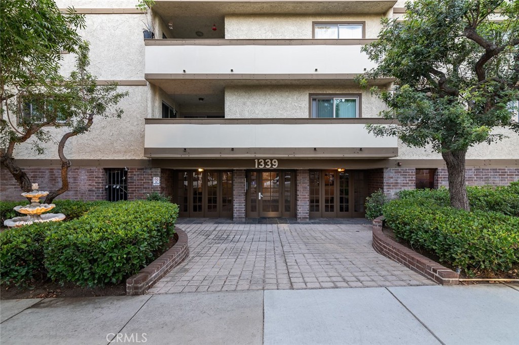 Welcome to Columbus Terrace Condominium Complex located in desirable NW Glendale neighborhood surrounded by multi-million dollar homes. This spacious unit has been tastefully renovated to perfection, freshly painted with rich new pergo flooring, new European kitchen with wood cabinetry, modern appliances and brand new bathroom. Condo features spacious open concept living room and dining area with private balcony, luxury master bedroom with wall-to-wall closet and custom designed bathroom. Well maintained building offers a sparkling pool, exercise room, 2 elevators, 2 laundry rooms. You will be minutes away from downtown Glendale, great local shops, restaurants, parks and transportation.This unit is perfect for those seeking a comfortable and convenient life style in a fantastic location.