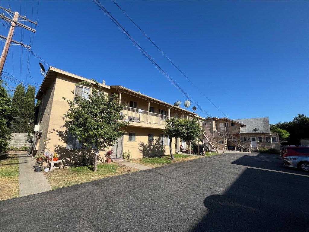 327 Riverdale