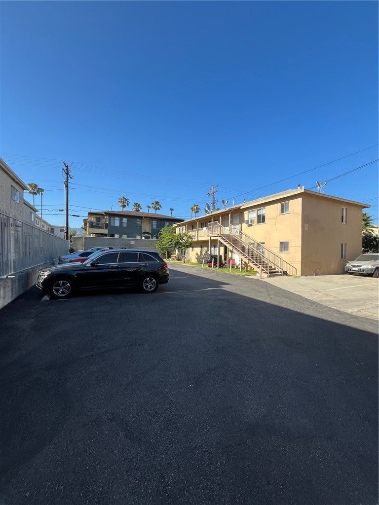 327 Riverdale