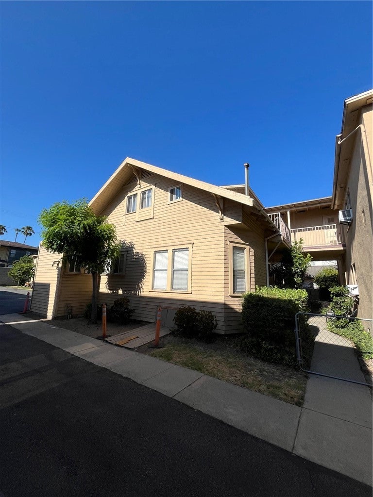 327 Riverdale