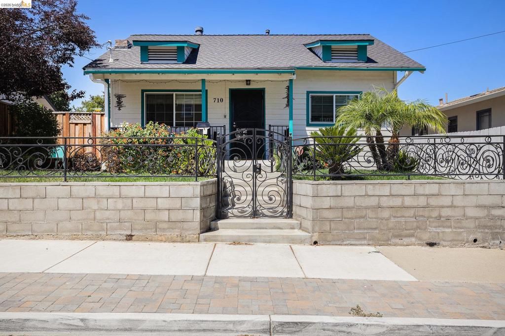 Photo of 710 D St, Antioch, CA 94509 (MLS # 41127384)