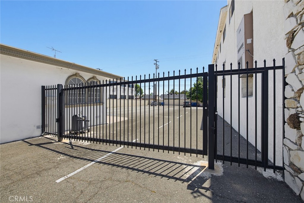 11128 Whittier