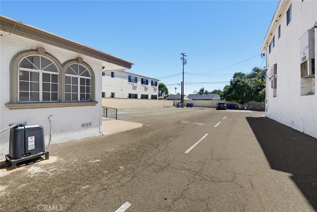 11128 Whittier