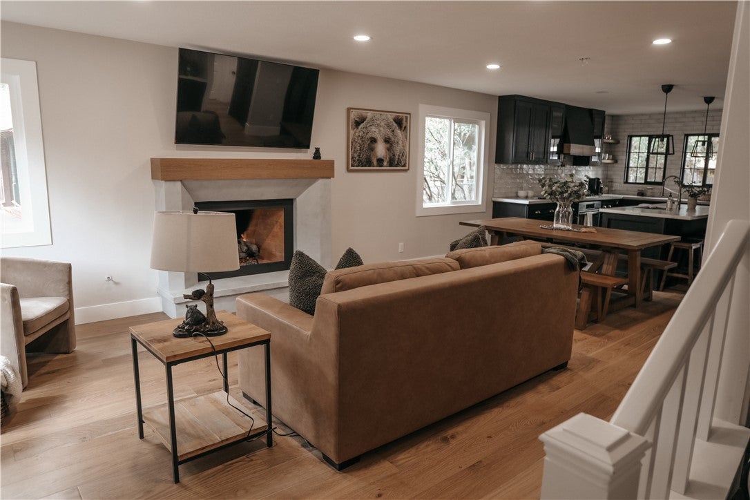 135 N Finch