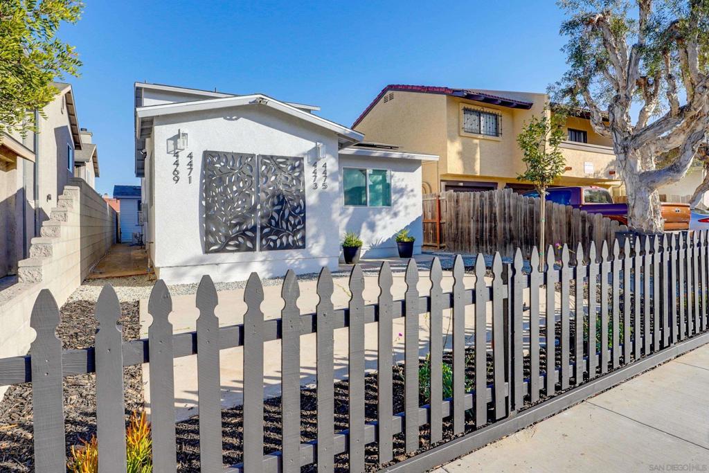 4469 75 Altadena Avenue
