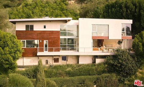 1700 queens court los angeles ca 90069